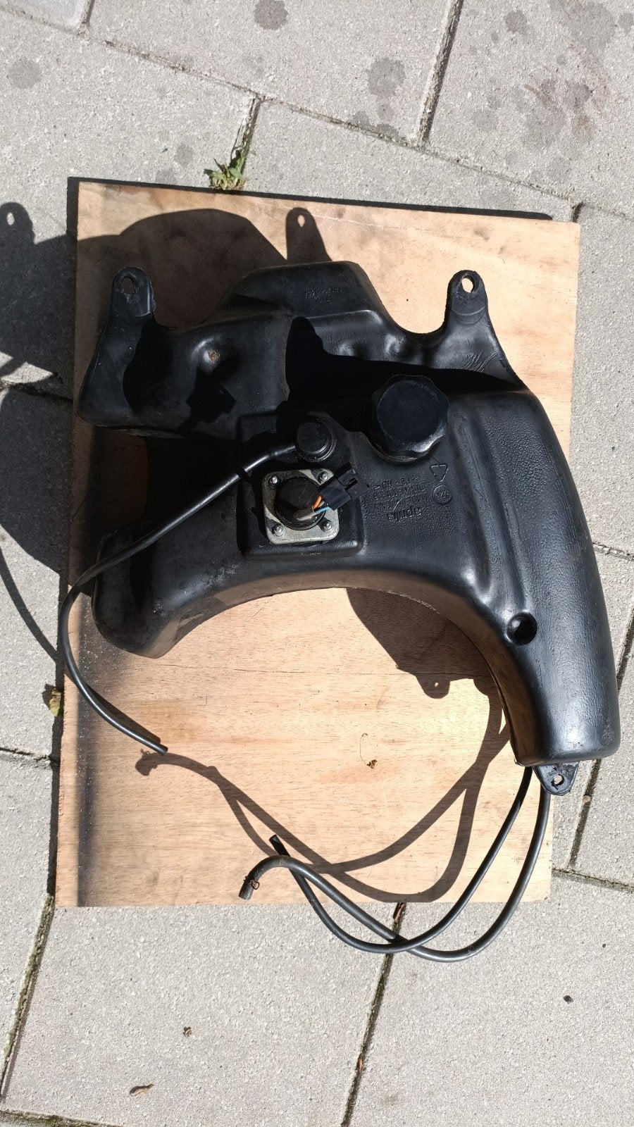 Benzinetank voor Aprilia SR 50/125 met benzinekraan, Ophalen of Verzenden, Gebruikt, Uitlaat
