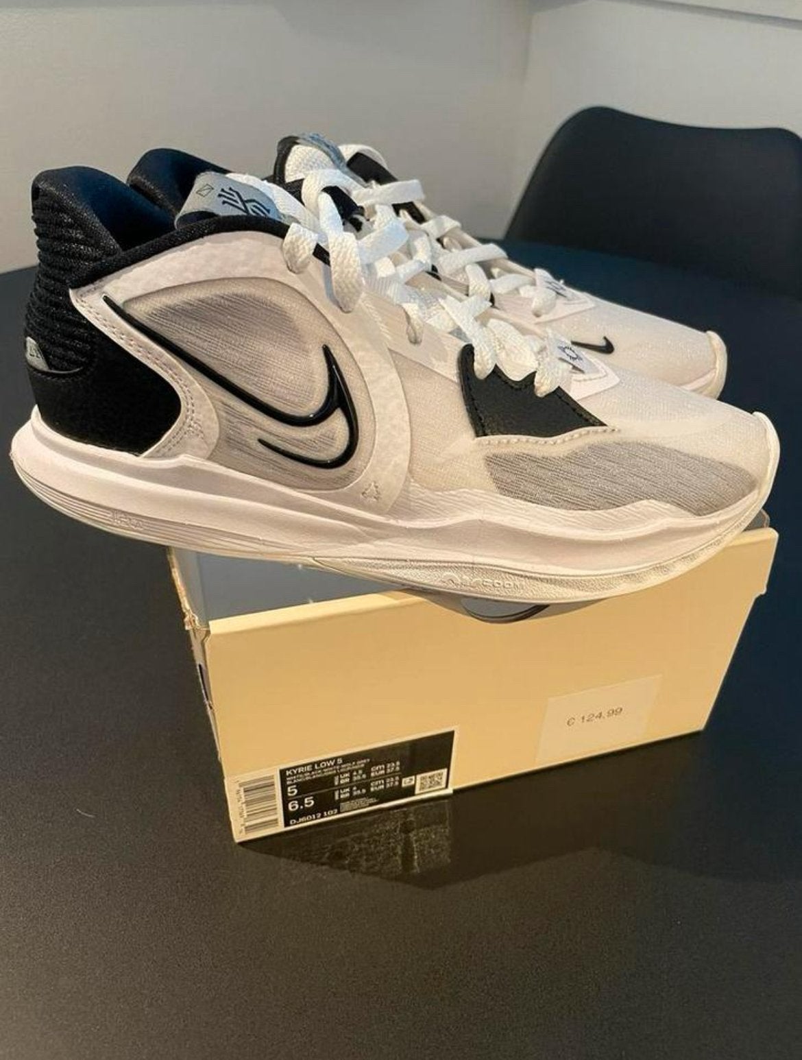 Kyrie Low 5 | maat 37,5, Ophalen of Verzenden, Zo goed als nieuw, Schoenen