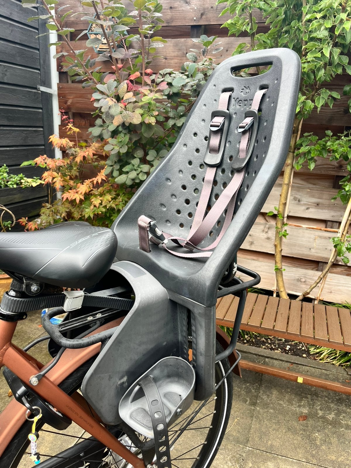 Yepp fietsstoeltje, Ophalen, Gebruikt, Achterzitje, Voetsteuntjes