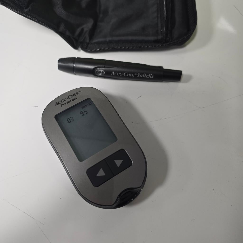 Accu-Chek Performa bloedglucosemeter + prikpen, Ophalen, Gebruikt