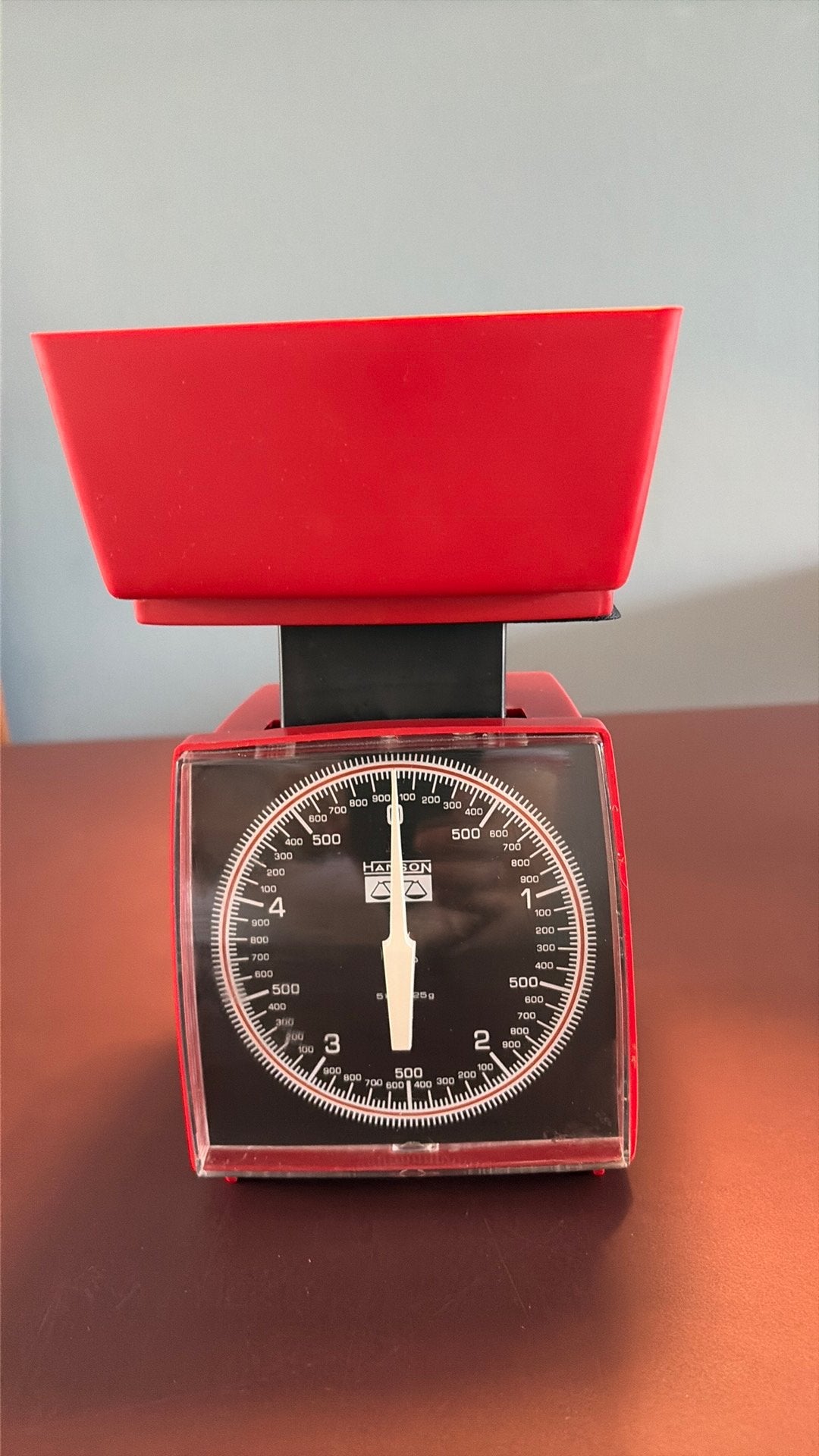 Vintage rode Hanson analoge kunststof keukenweegschaal.758, Witgoed en Apparatuur, Ophalen, Minder dan 10 kg, Keukenweegschaal