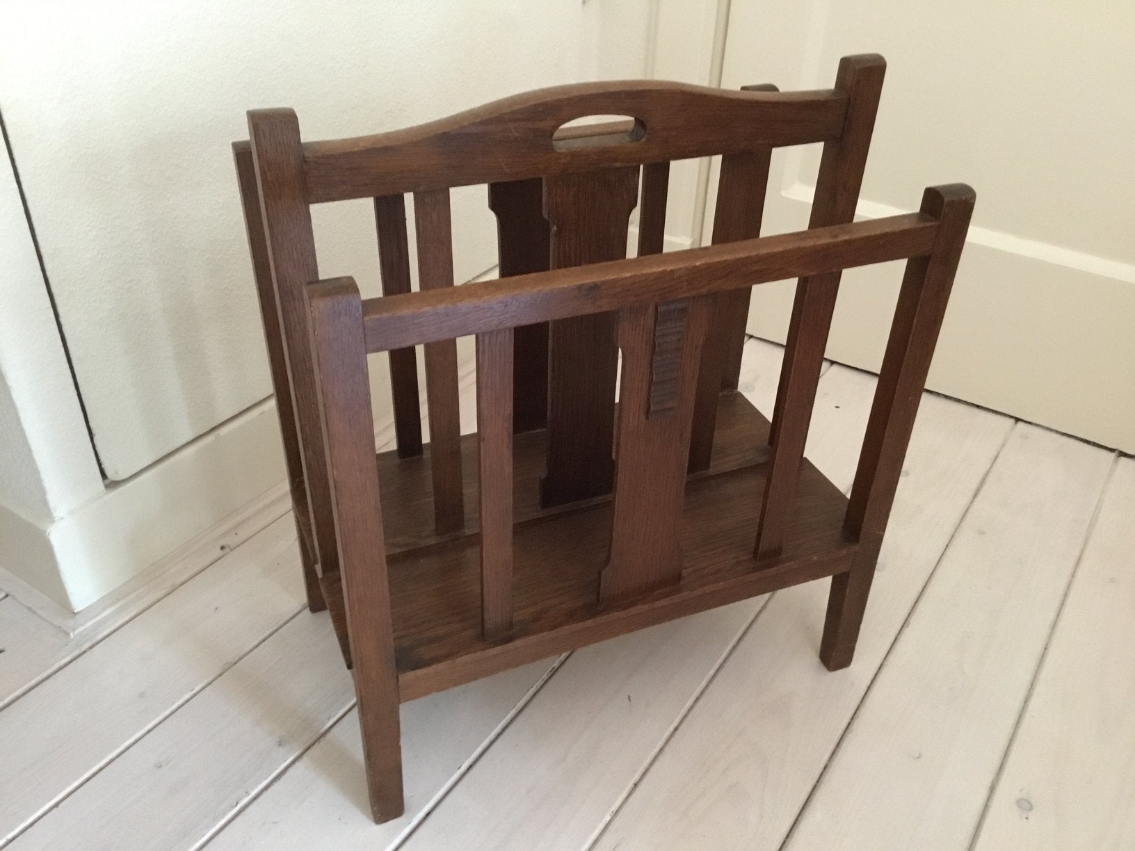 Eiken art deco lectuurbak, Amsterdamsche school., Huis en Inrichting, Woonaccessoires | Krantenbakken en Lectuurbakken, Ophalen