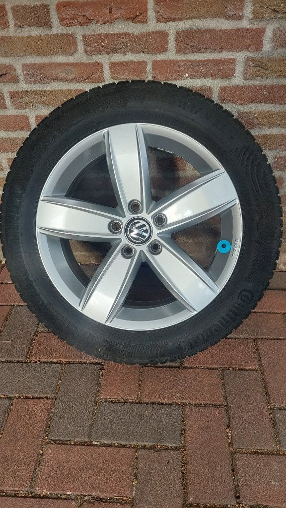 17 inch originele VW velgen + Winterbanden Golf en Passat, Ophalen, Banden en Velgen, 17 inch, Winterbanden