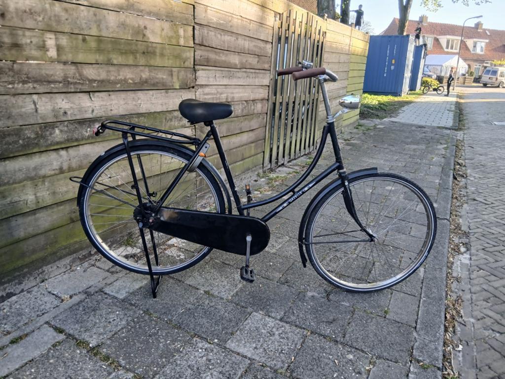 Zwart omafiets 28 inch met achter rem ophalen uit Hoogeveen, Ophalen, Zo goed als nieuw, Overige merken, Versnellingen