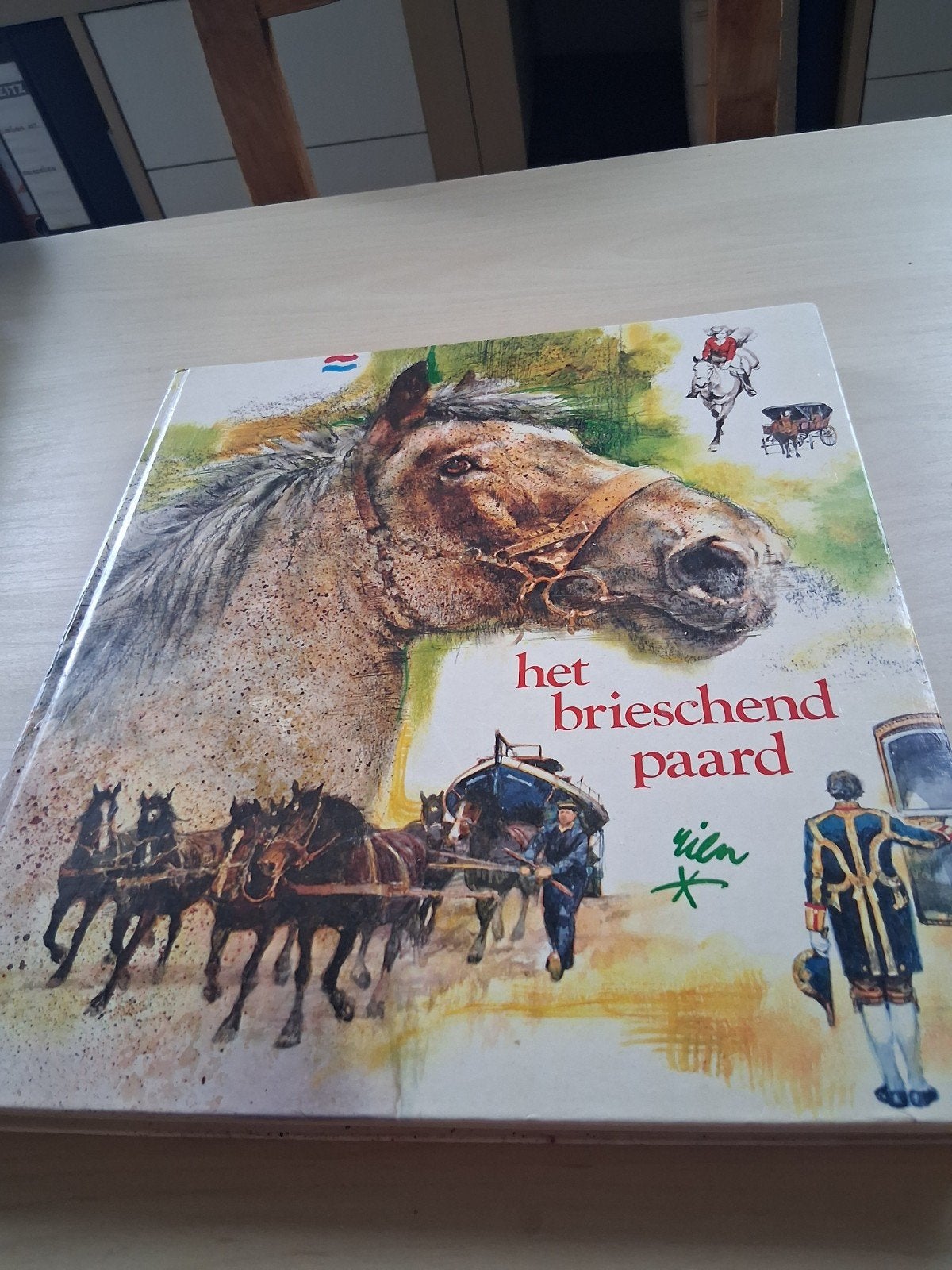 Het Brieschend Paard - Klassiek kinderboek, Boeken, Ophalen of Verzenden, Gelezen, Rien Poortvliet, Fictie algemeen