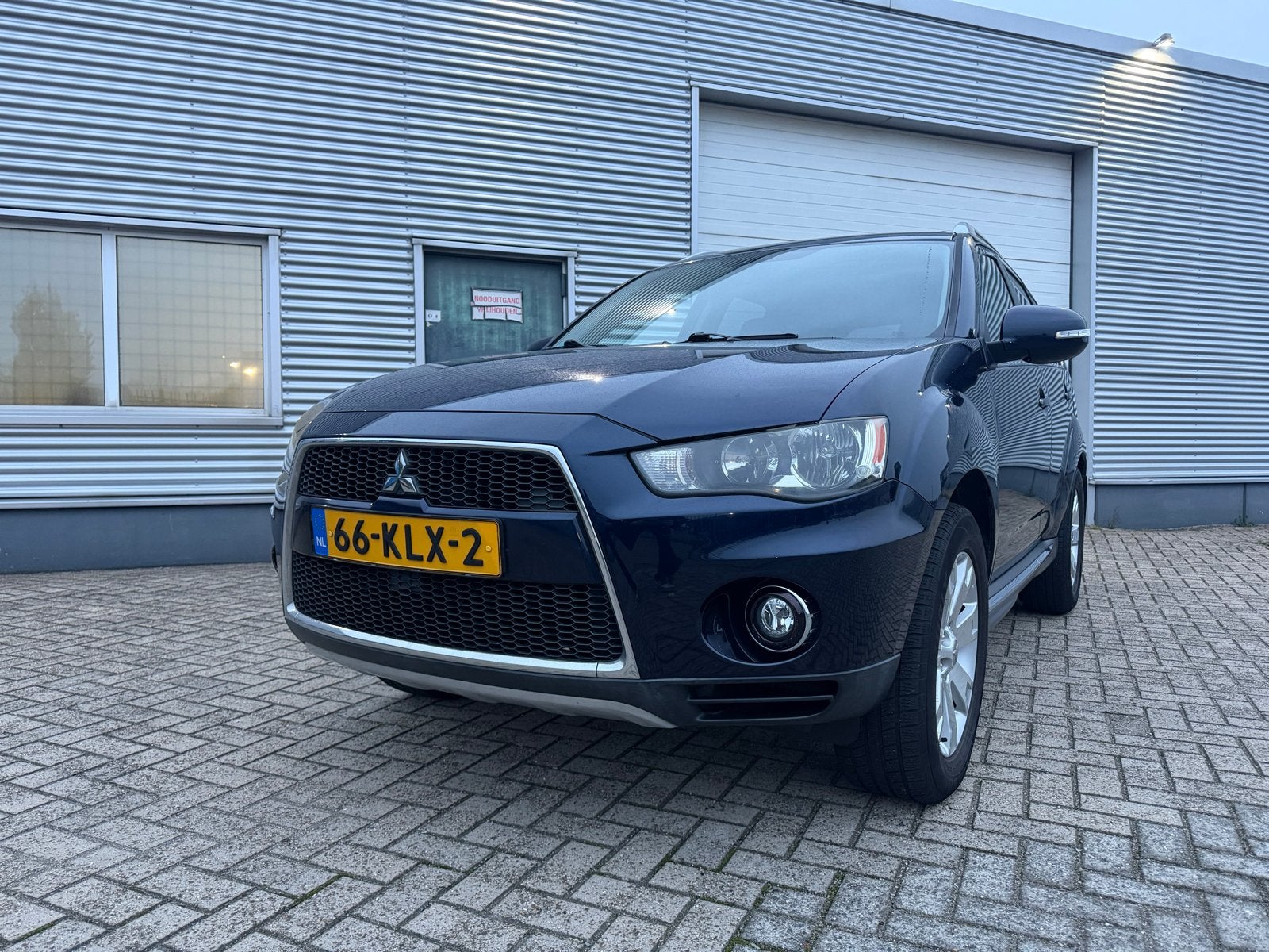Mitsubishi Outlander 2.0 AUTOMAAT CRUISE CLIMA NAVI TREKHAAK, Auto's, 1998 cc, Outlander, Zwart, 4 cilinders