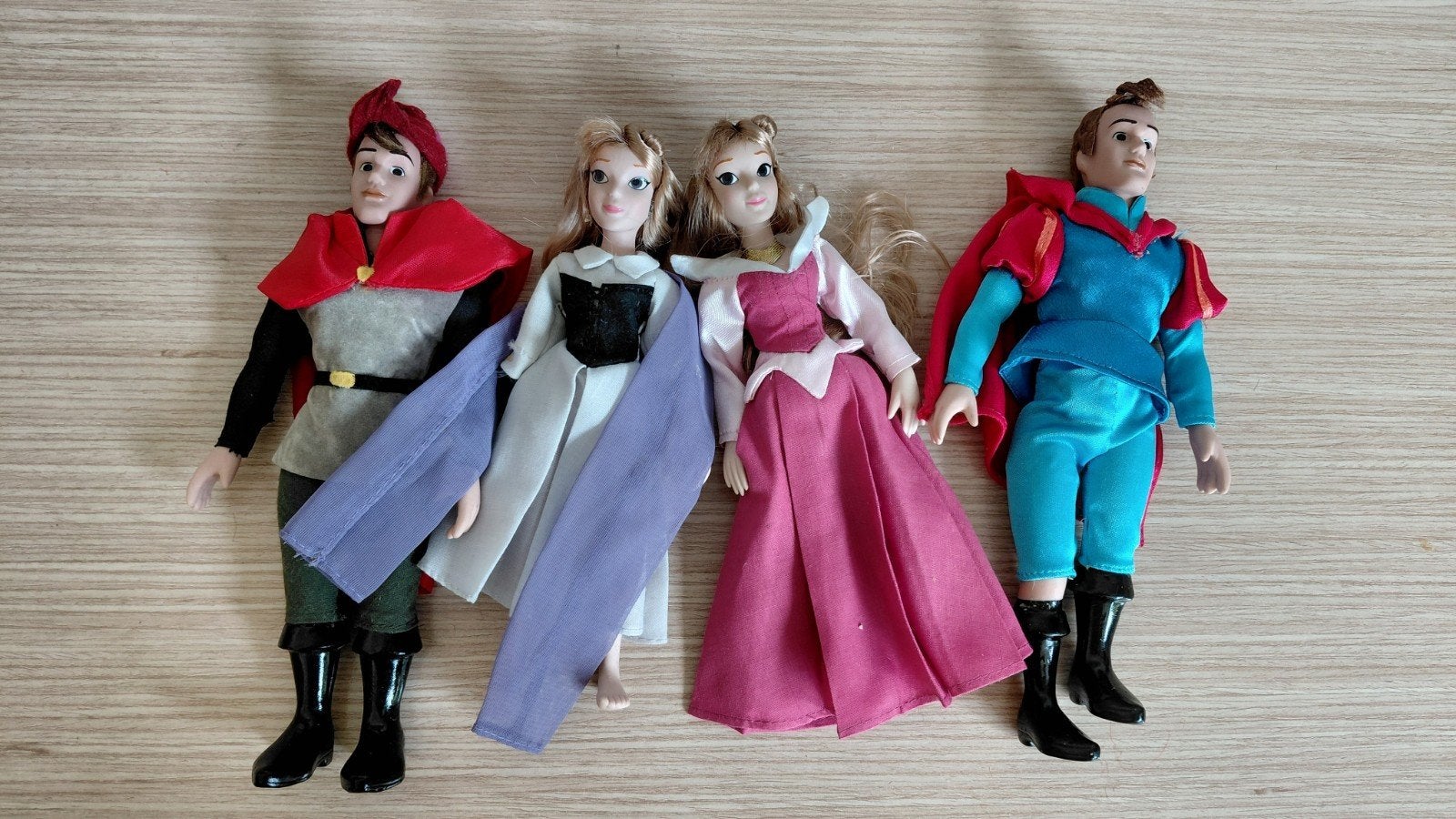 Doornroosje disney poppen, Ophalen of Verzenden, Zo goed als nieuw, Overige typen