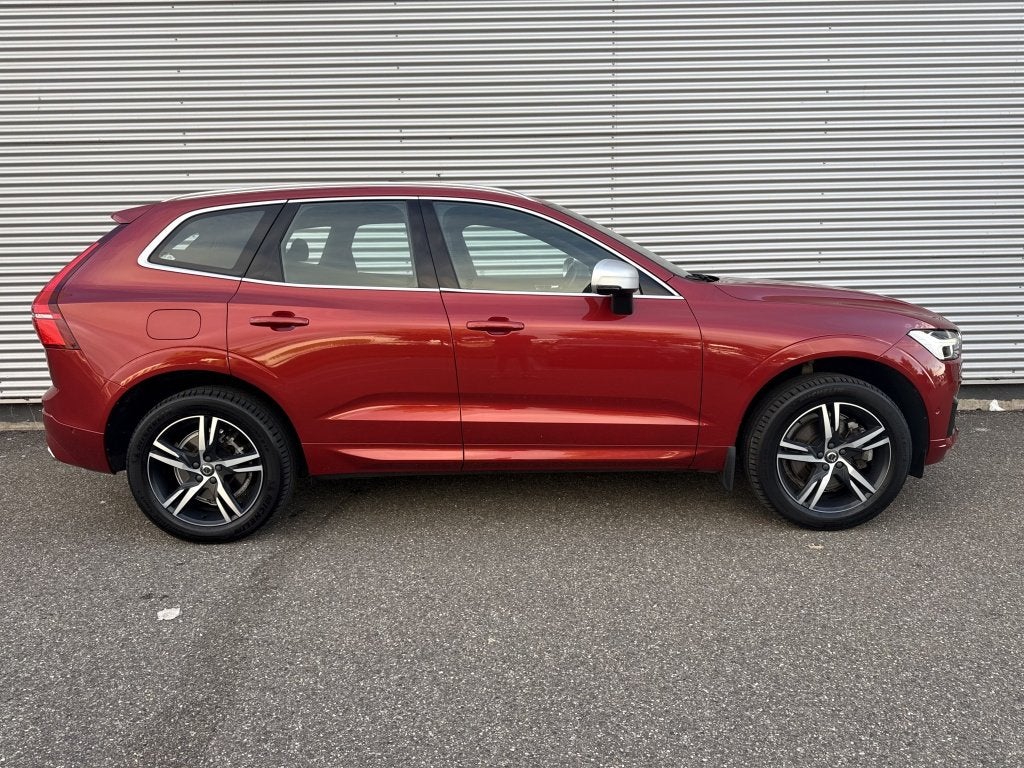 Volvo XC60 2.0 T8 TE AWD R-Design Pano Luchtvering Trekhaak, Auto's, Volvo, Gebruikt, Euro 6, 4 cilinders, 2039 kg