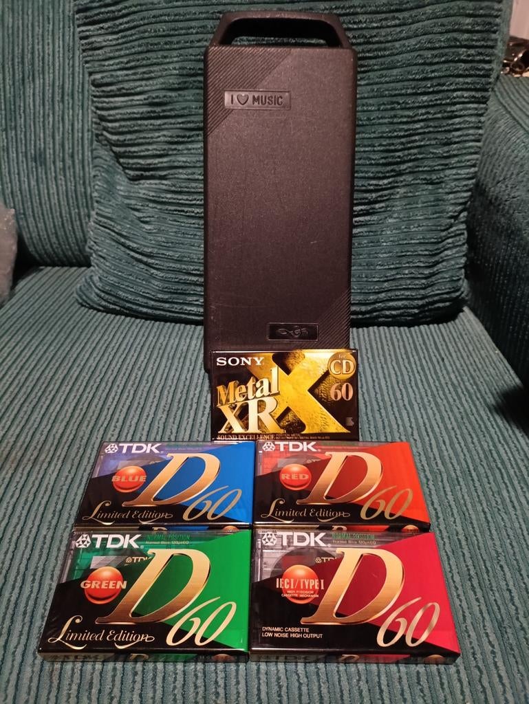 Cassettebandjes TDK D60 en Sony Metal XR nieuw met Box, 2 t/m 25 bandjes, Overige genres, Ophalen of Verzenden, Met bewaardoos, rek of koffer