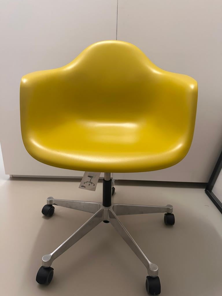 Eames plastic armchair RE PACC Mustard, Huis en Inrichting, Stoelen, Ophalen, Kunststof, Mid century, Overige kleuren