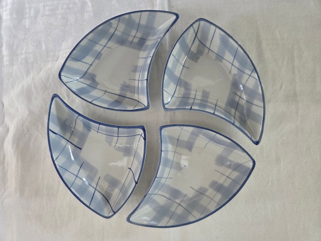 Vierdelige delftsblauwe borrelhapjes schaal (past in elkaar), Ophalen of Verzenden, Overige stijlen, Aardewerk, Schaal of Schalen
