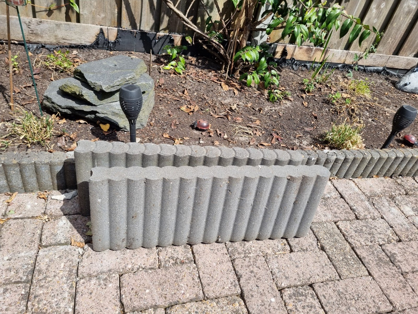 GRATIS 2 betonnen palissadebanden, Tuin en Terras, Bielzen en Borders, Ophalen of Verzenden, Zo goed als nieuw, Minder dan 25 cm