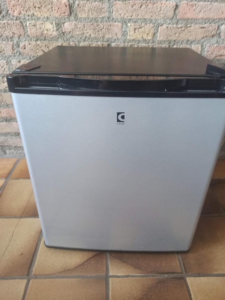Candor Minibar / Minikoelkast (CR-40A) – Zilver/Zwart, Witgoed en Apparatuur, Koelkasten en IJskasten, Ophalen, Zonder vriesvak