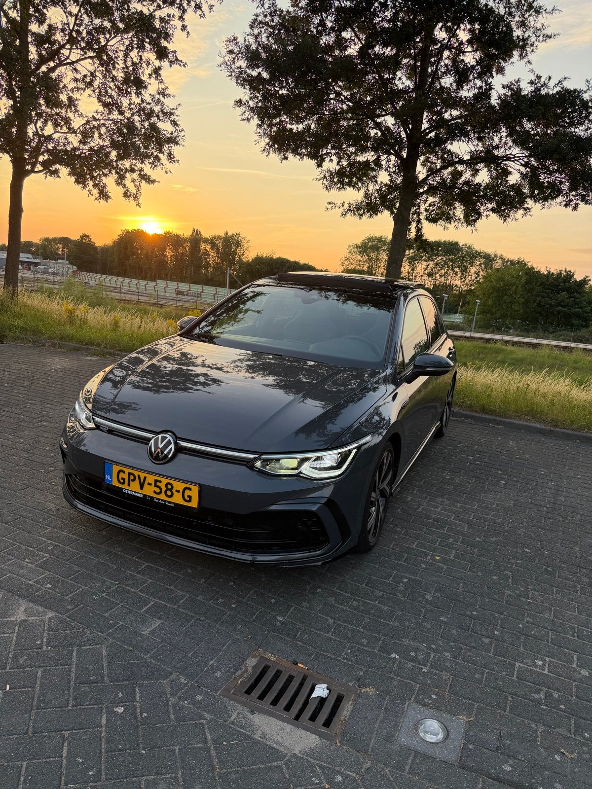 Volkswagen Golf 1.5 Etsi 150pk 7-DSG 2021 Grijs, Auto's, 1498 cc, 680 kg, 4 cilinders, Verblindingsvrij grootlicht