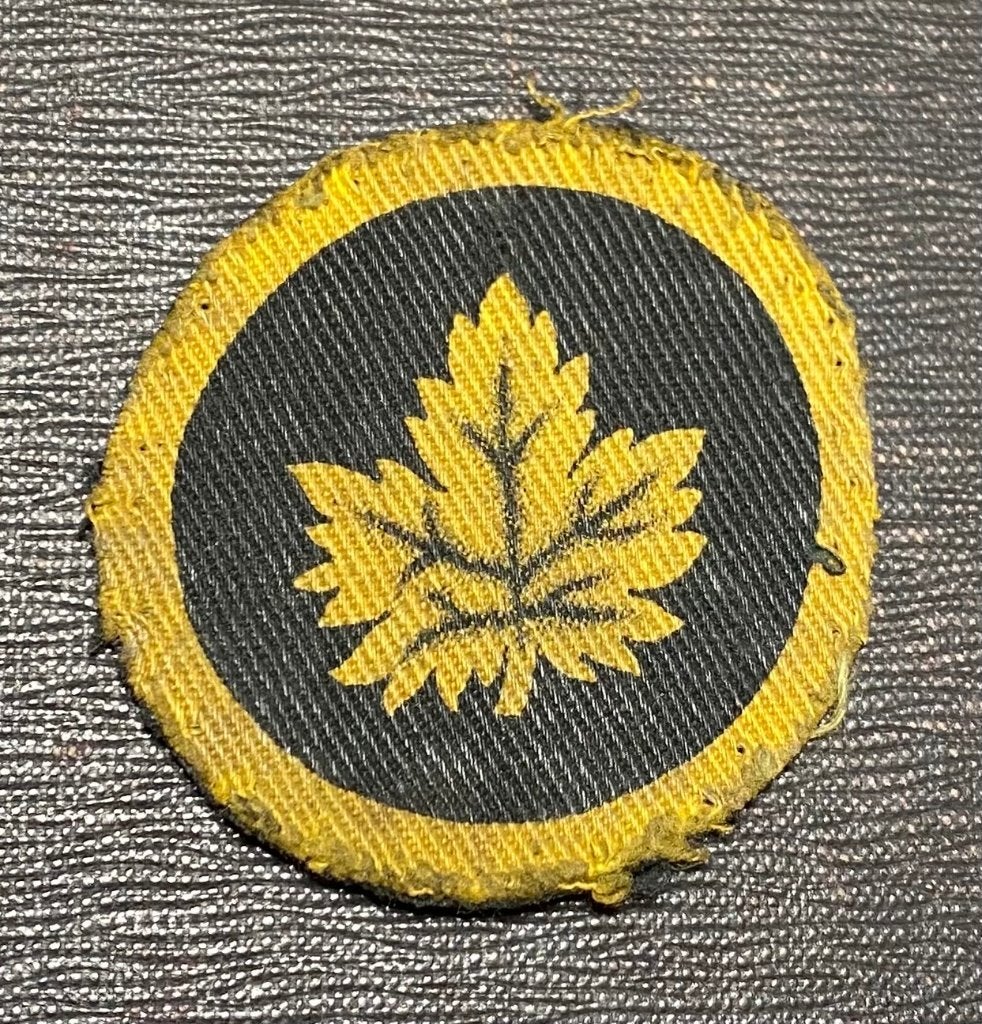 WW2 Printed Canadian Military Headquarters (CMHQ) Badge, Verzamelen, Verzenden, Landmacht, Engeland, Embleem of Badge