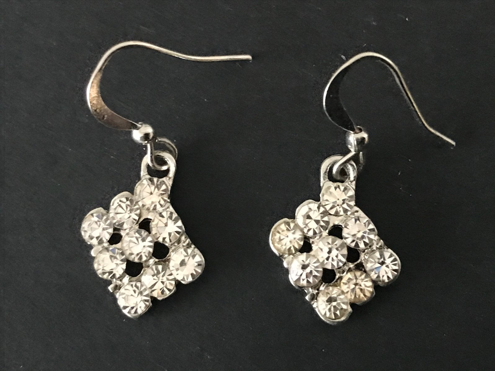 Elegante zilverkleurige oorbellen met strass, Overige materialen, Hangers, Verzenden, Zo goed als nieuw