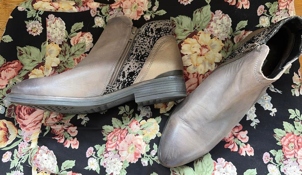 Schoenen Bugatti maat 39, Kleding | Dames, Schoenen, Beige, Lage of Enkellaarzen, Ophalen of Verzenden, Zo goed als nieuw