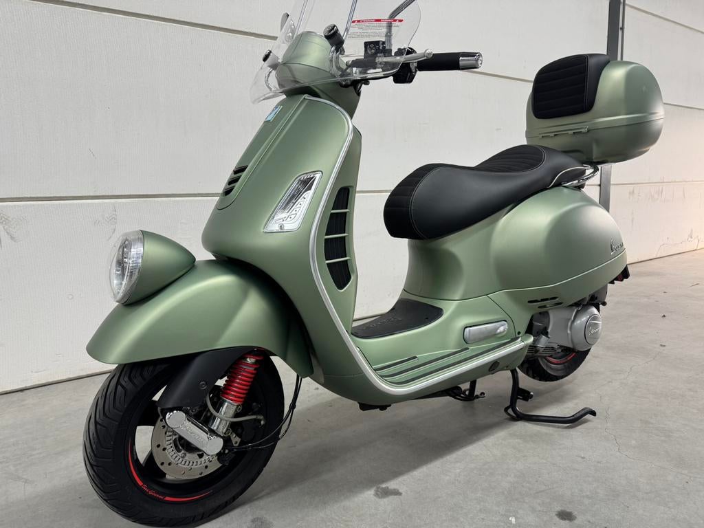 Vespa 300 GTV Sei Giorni Special edition nr: 6150, Ophalen, 300 cc, Zo goed als nieuw, Benzine