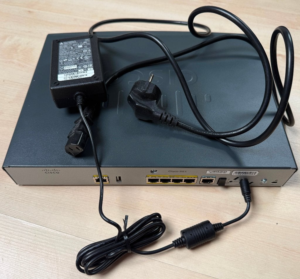Cisco 881, Ophalen of Verzenden, Gebruikt, Router met modem, Cisco