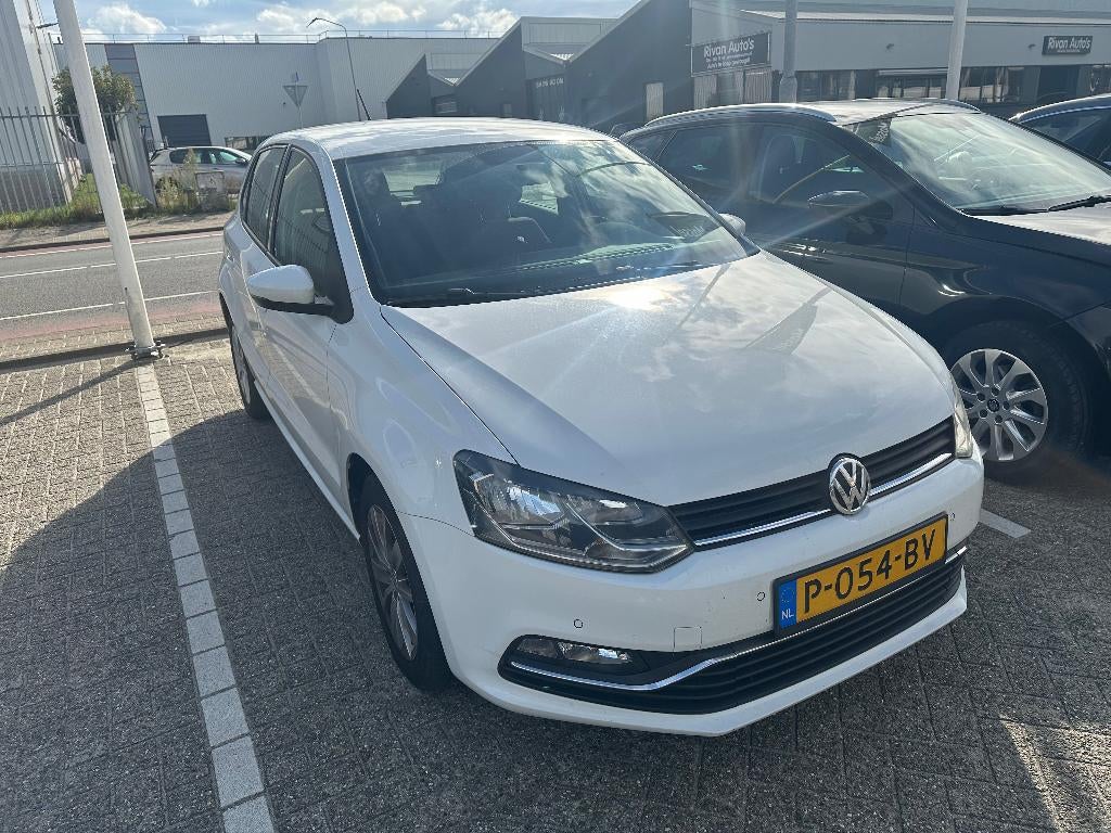 Volkswagen Polo 1.0 MPI 44KW 3D BMT 2015 Wit, Voorwielaandrijving, Stof, 40 €/maand, Zwart