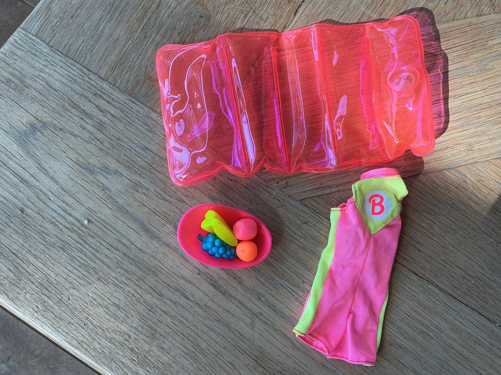 Vintage Barbie 'Floatin' Cool' Outfit & Accessoires 1993, Ophalen of Verzenden, Gebruikt, Barbie