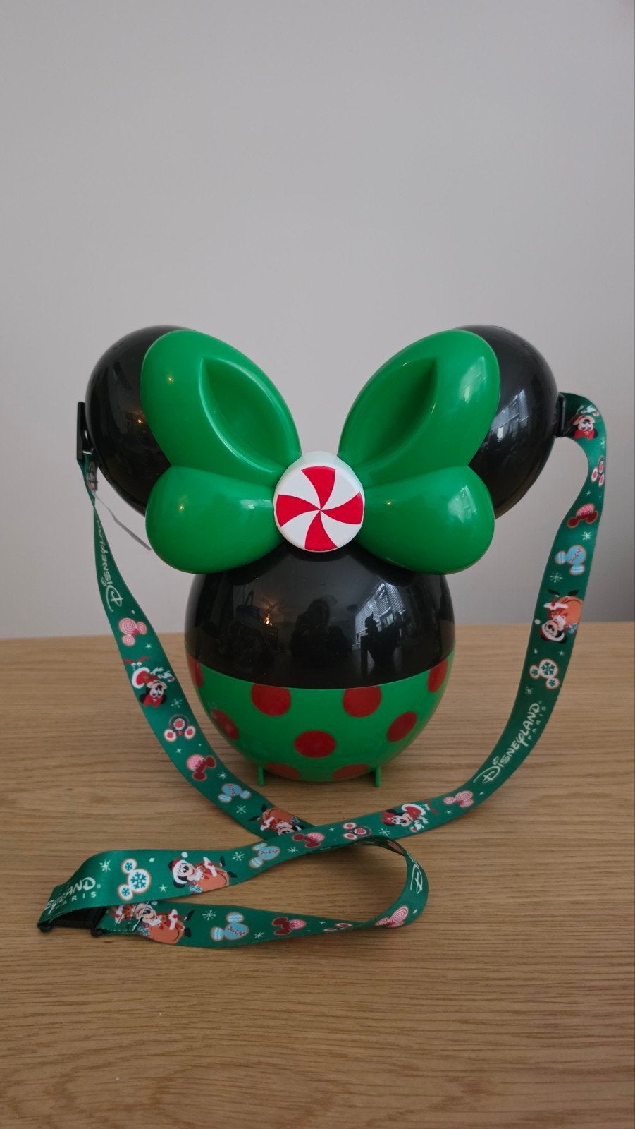Popcornbucket Minnie Mouse Christmas Disneyland Parijs, Verzamelen, Ophalen of Verzenden, Mickey Mouse, Gebruikt, Beeldje of Figuurtje
