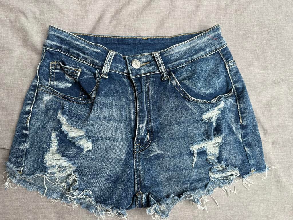 Denim shorts met distressed details XS, Ophalen of Verzenden, Zo goed als nieuw, Blauw, W27 (confectie 34) of kleiner