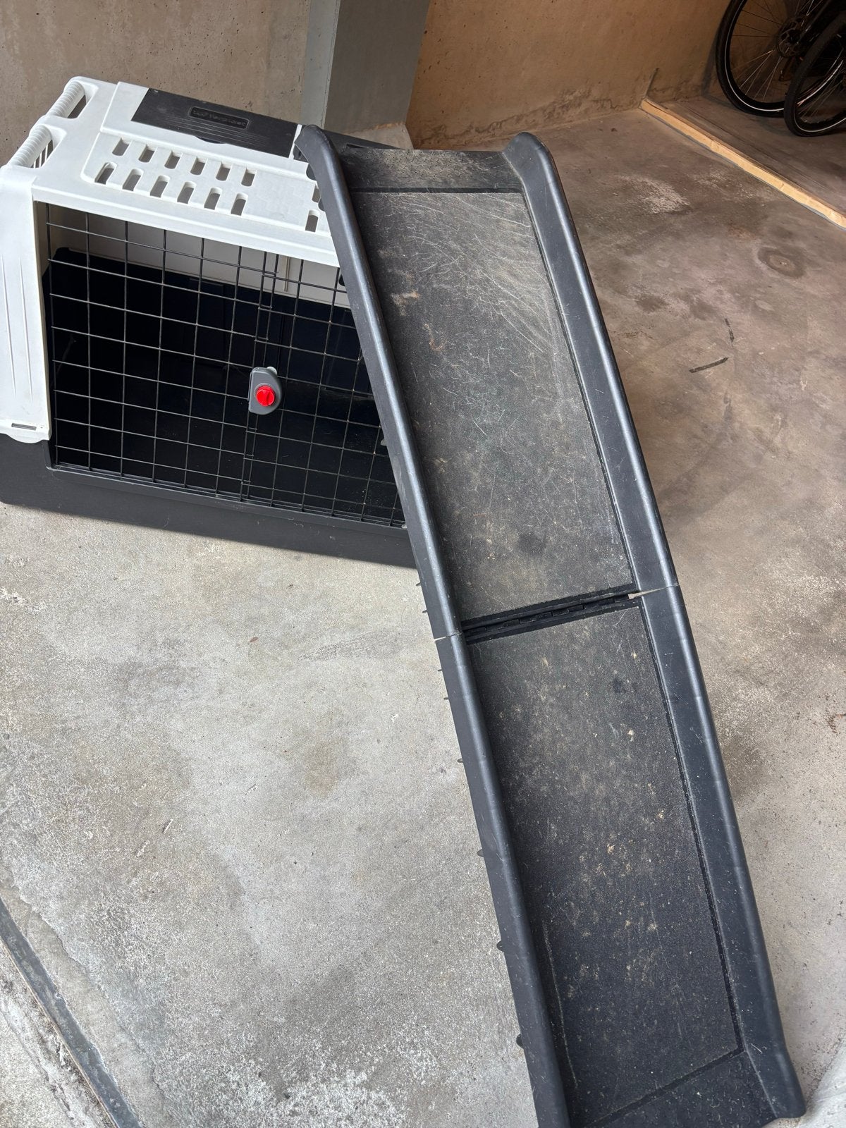 Te koop bench voor in de auto met loop plank, Dieren en Toebehoren, Ophalen, Zo goed als nieuw