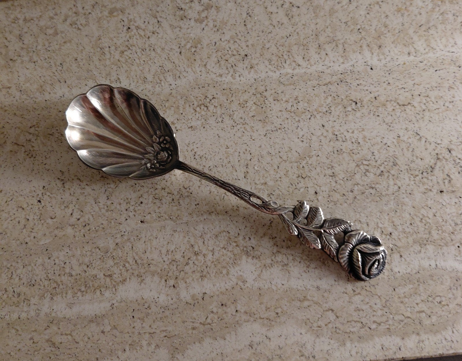 Hildesheimer Rose suikerlepel met stempel 100, Ophalen of Verzenden