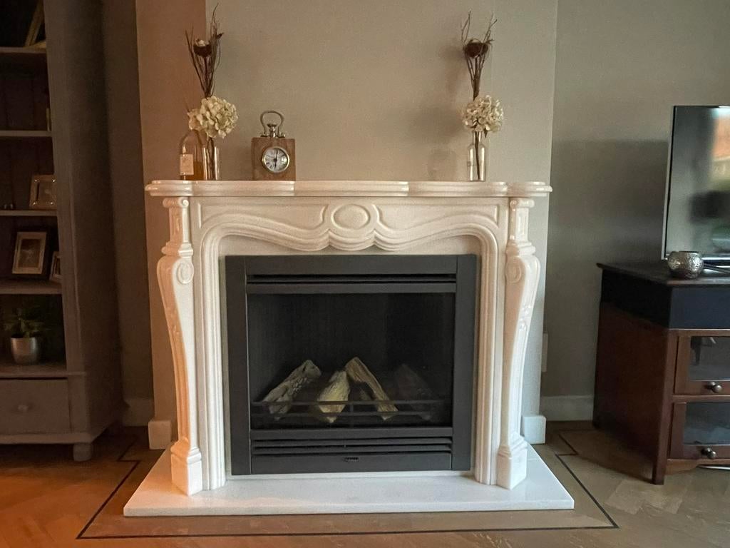 Italiaans marmeren schouw (exclusief gashaard), Ophalen of Verzenden, Zo goed als nieuw, Inbouwhaard, Gashaard