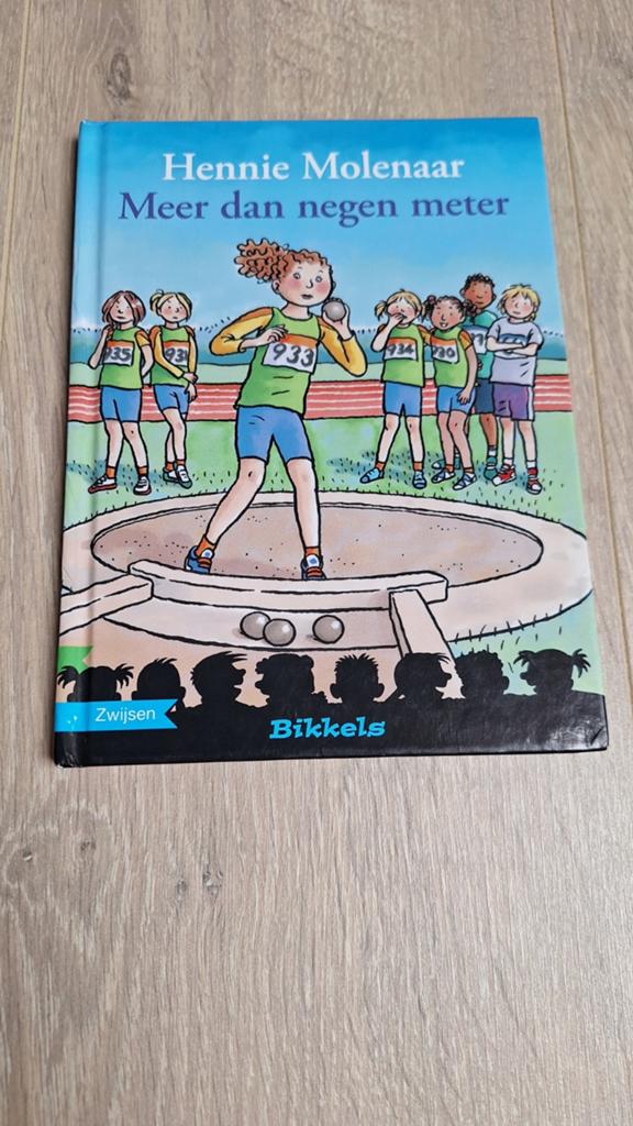 Boek meer dan negen meter, Ophalen of Verzenden, Zo goed als nieuw, Hennie Molenaar