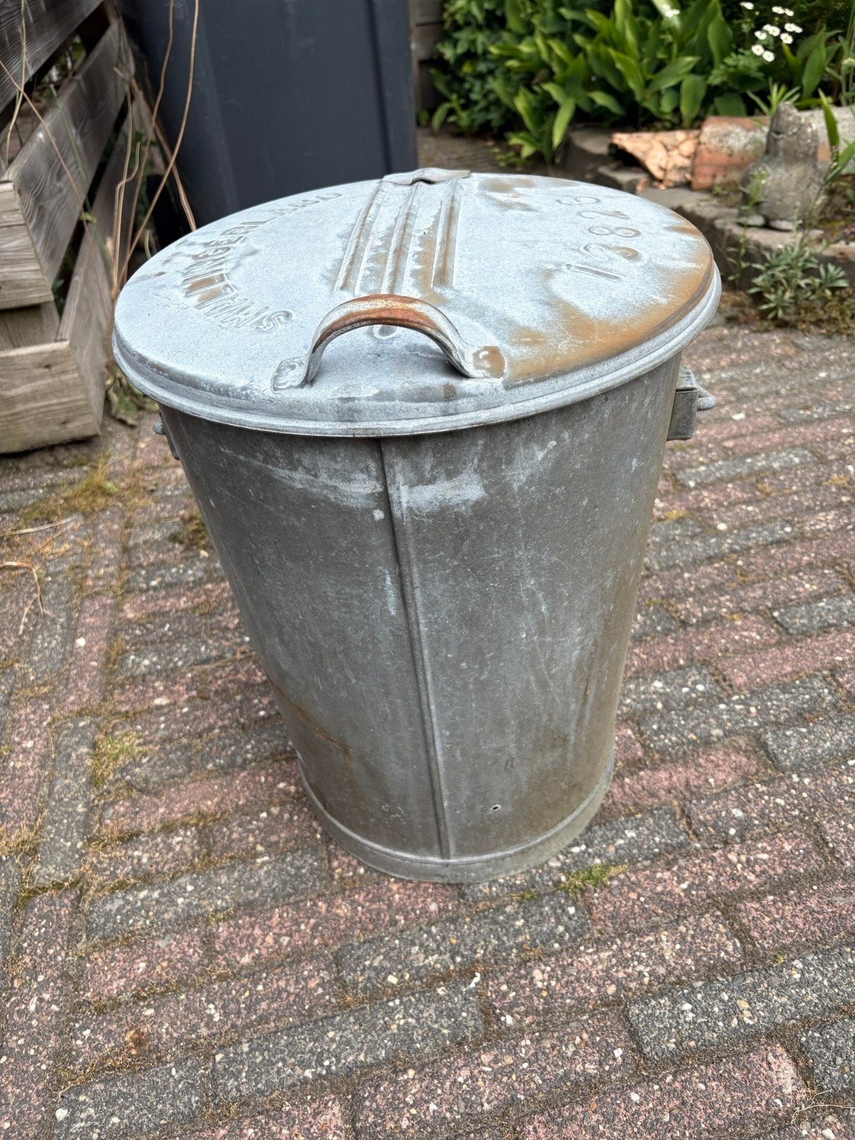 Oude zinken emmer met deksel - Smallingerland 13826, Ophalen