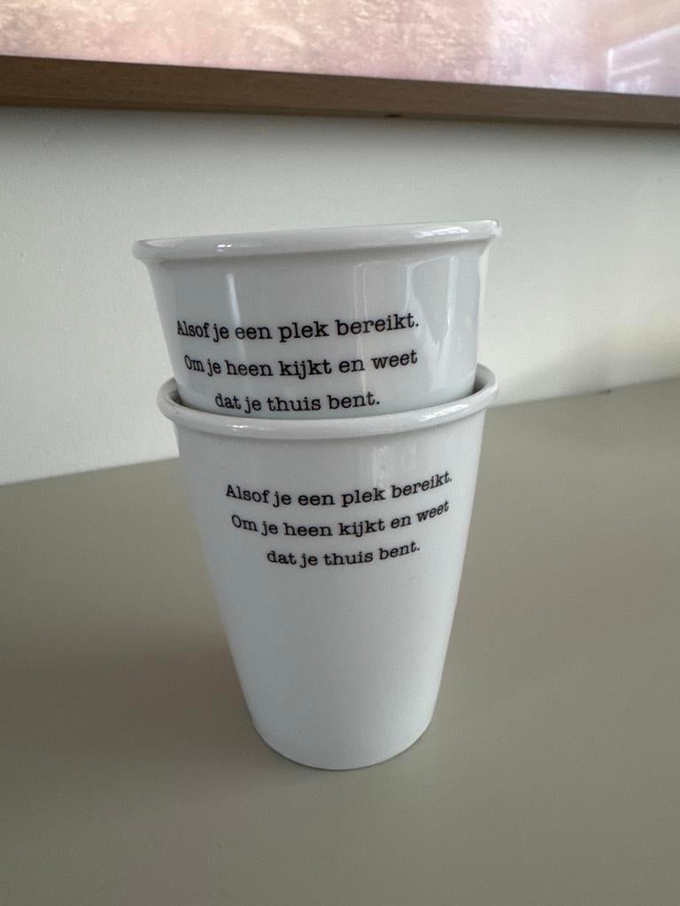 Plint beker Poëzie en Beeldende Kunst mokken - Kees Spiering, Huis en Inrichting, Woonaccessoires | Vazen, Zo goed als nieuw, Wit