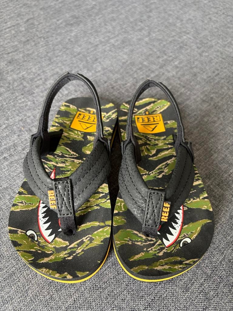 Reef Teenslippers met camouflageprint en haaienmotief, Jongen of Meisje, Overige typen, Ophalen of Verzenden, Zo goed als nieuw
