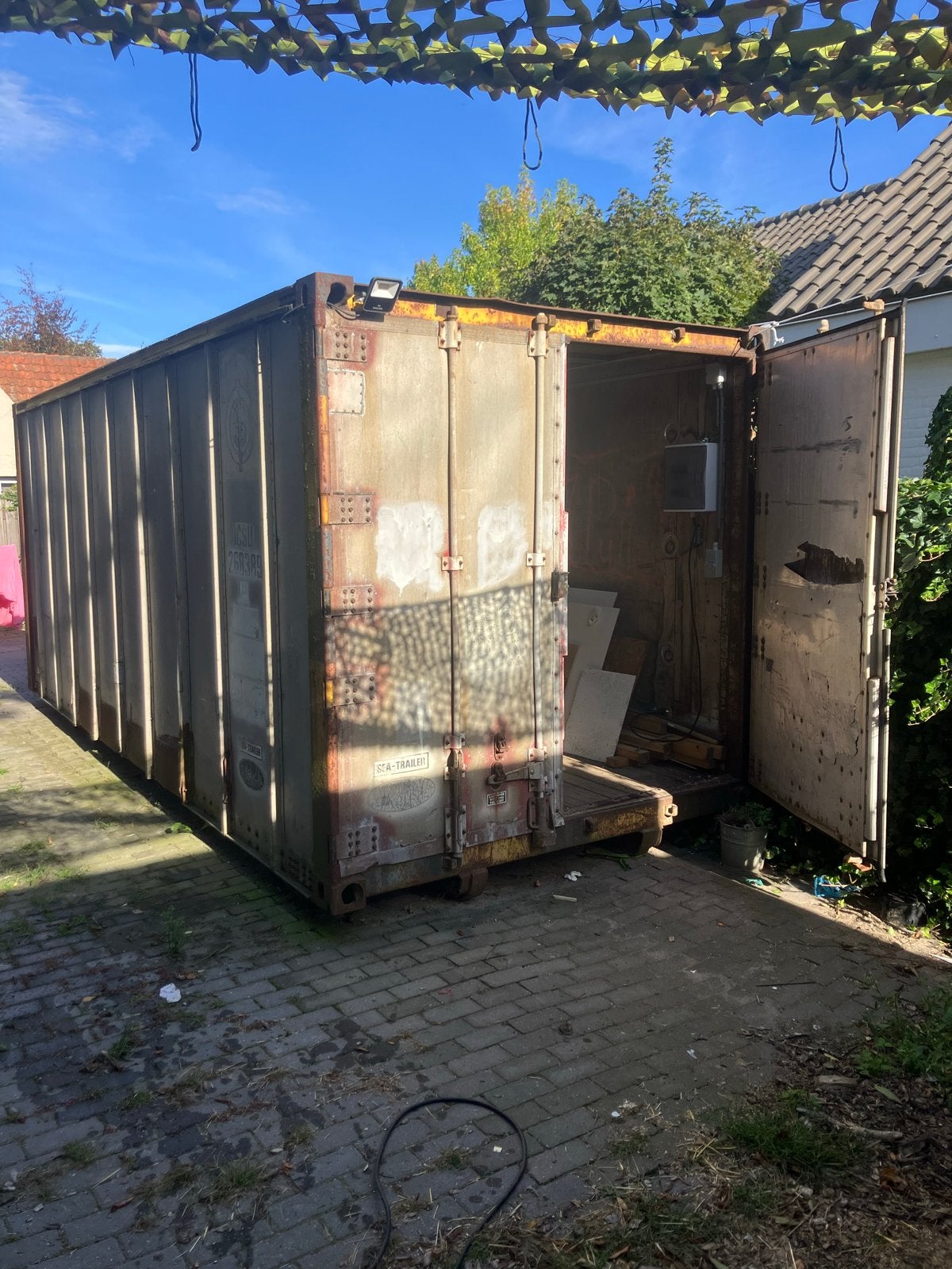 20ft container / unit / werkplaats met werkbank en stelling, Ophalen