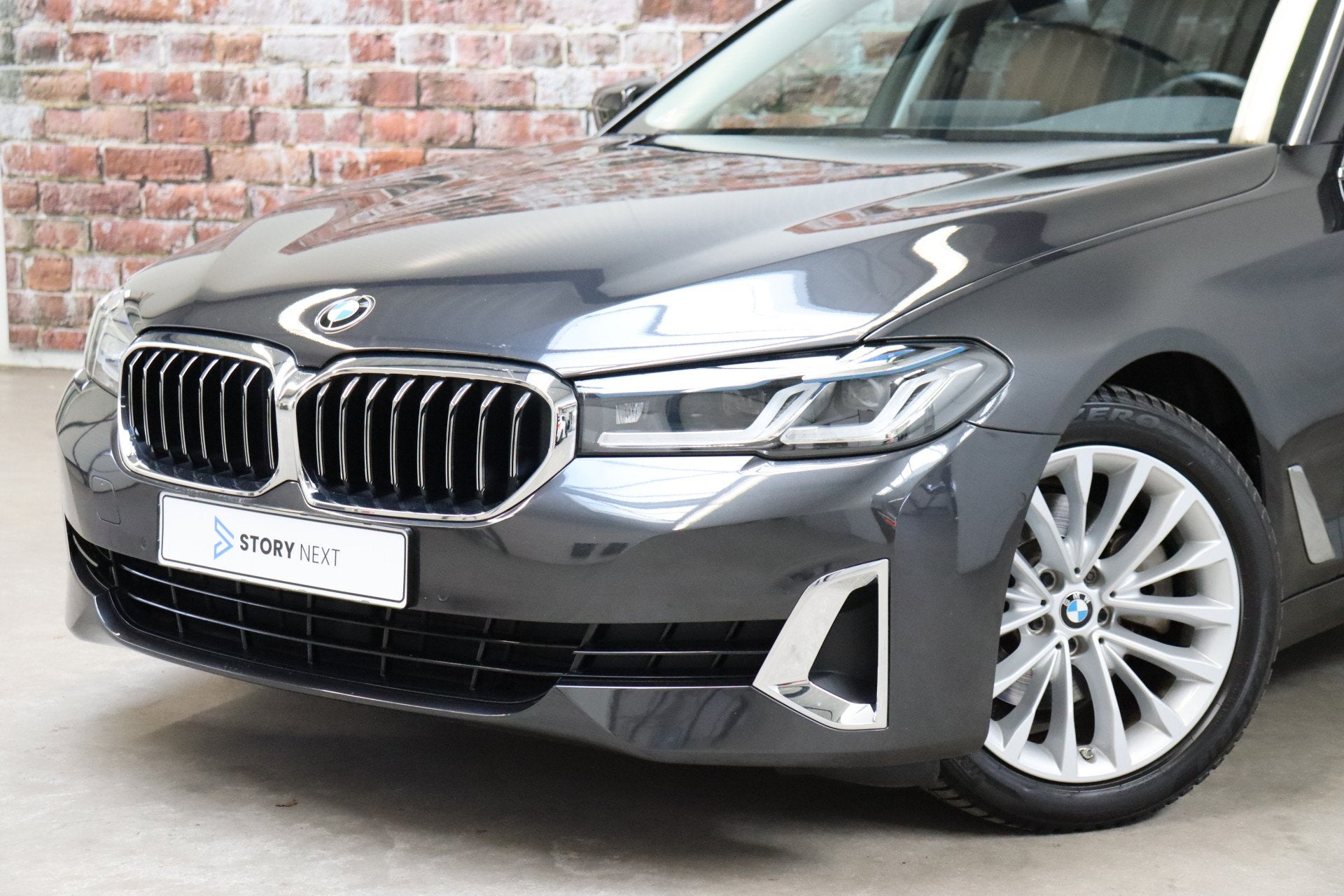 Foto 2 van BMW 5 Serie Touring 520i High Executive Luxury Line Automaat