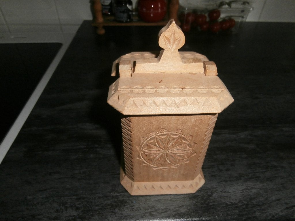 Kerfsnede houten potje met deksel Friese houtsnijkunst!, Ophalen of Verzenden