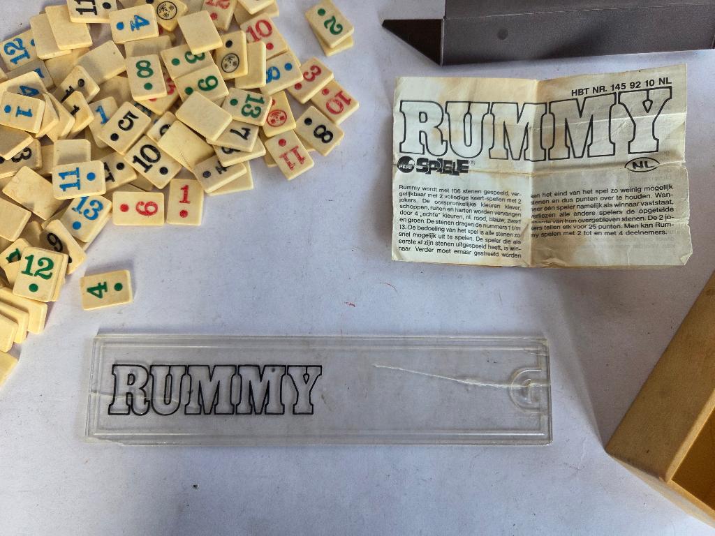 Rummykub reis-uitvoering 5x6x22cm - complete set, Een of twee spelers, Ophalen of Verzenden, Gebruikt