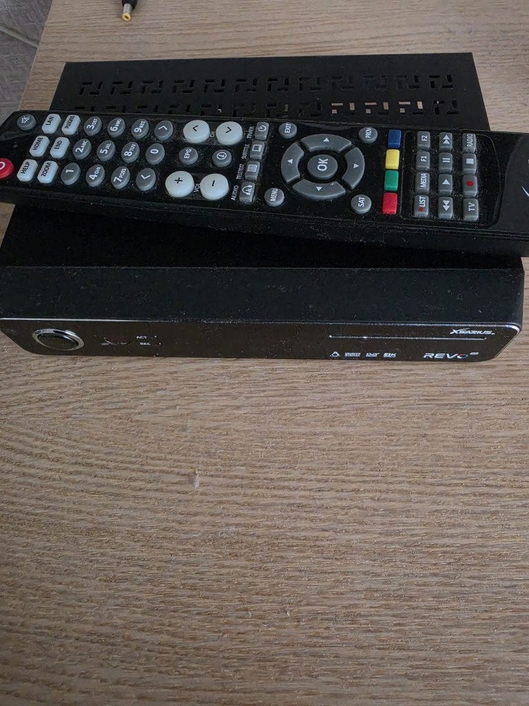 Xsarius Revo 4K UHD Twin satelliet ontvanger, Ophalen of Verzenden, Gebruikt, Decoder