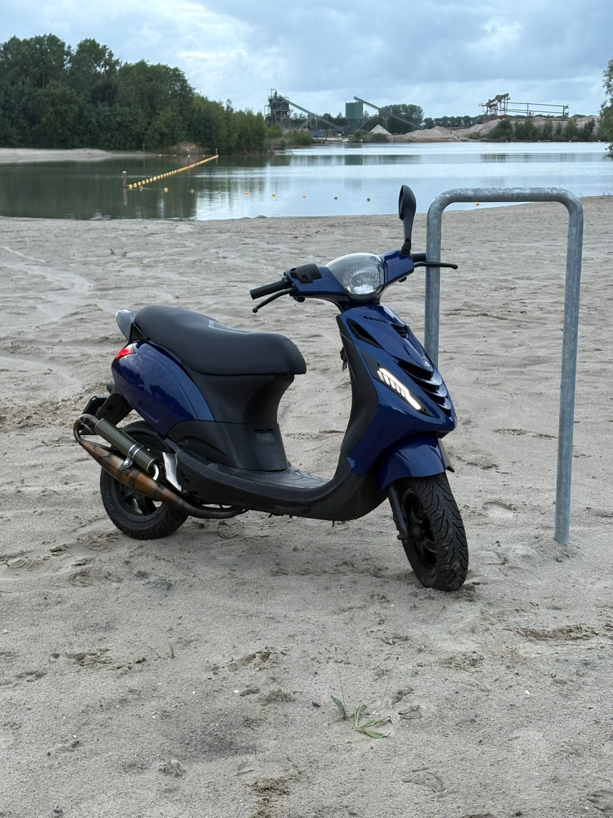 Piaggio zip 70cc mk2, Fietsen en Brommers, Scooters | Piaggio, Tweetakt, Maximaal 45 km/u, Ophalen of Verzenden, Zo goed als nieuw