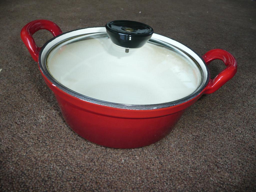 Klein rood gietijzer pannetje, Ophalen of Verzenden, Gebruikt, Gietijzer, Koekenpan of Braadpan