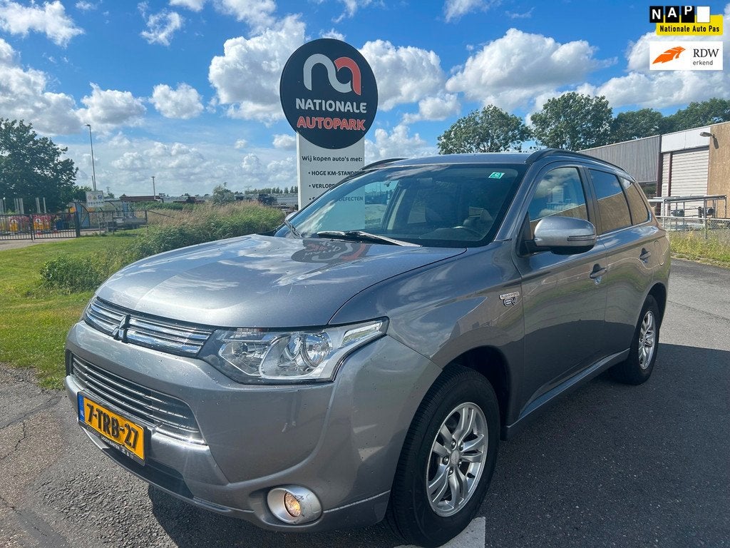Mitsubishi Outlander | 2014 | 2.0 PHEV Business Edition | Au, Auto's, Mitsubishi, 4 cilinders, Vierwielaandrijving, SUV of Terreinwagen