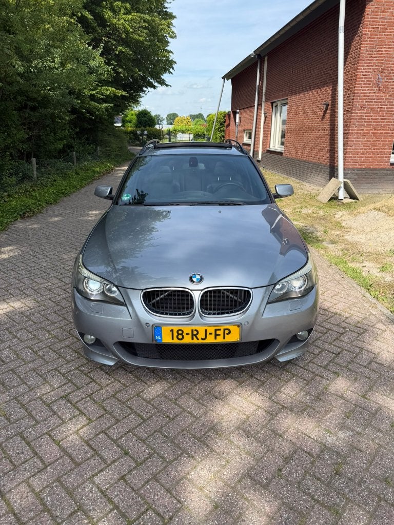 BMW 5-Serie 3.0 530I Touring AUT 2005 Grijs/pano/leer/memory, Auto's, BMW, Automaat, Achterwielaandrijving, Zwart, 2996 cc