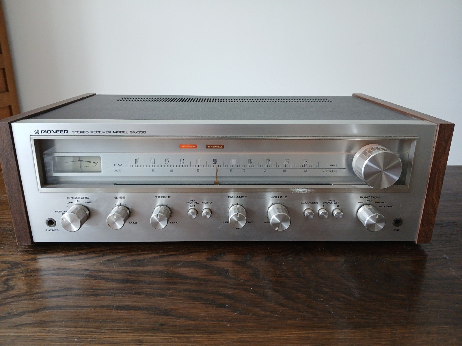 pioneer SX 550 tuner versterker.
altijd rookvrij gestaan.
in, Audio, Tv en Foto, Ophalen of Verzenden, Gebruikt, Stereo, Pioneer