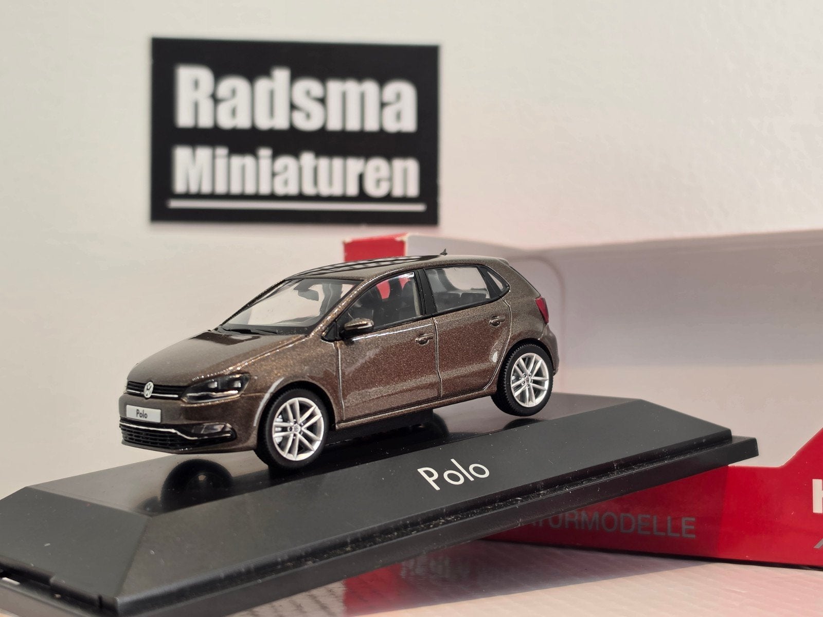 Volkswagen Polo 6R - Brown metallic 5drs - 1:43 Herpa, Hobby en Vrije tijd, Modelauto's | 1:43, Nieuw, Auto, Overige merken, Ophalen of Verzenden