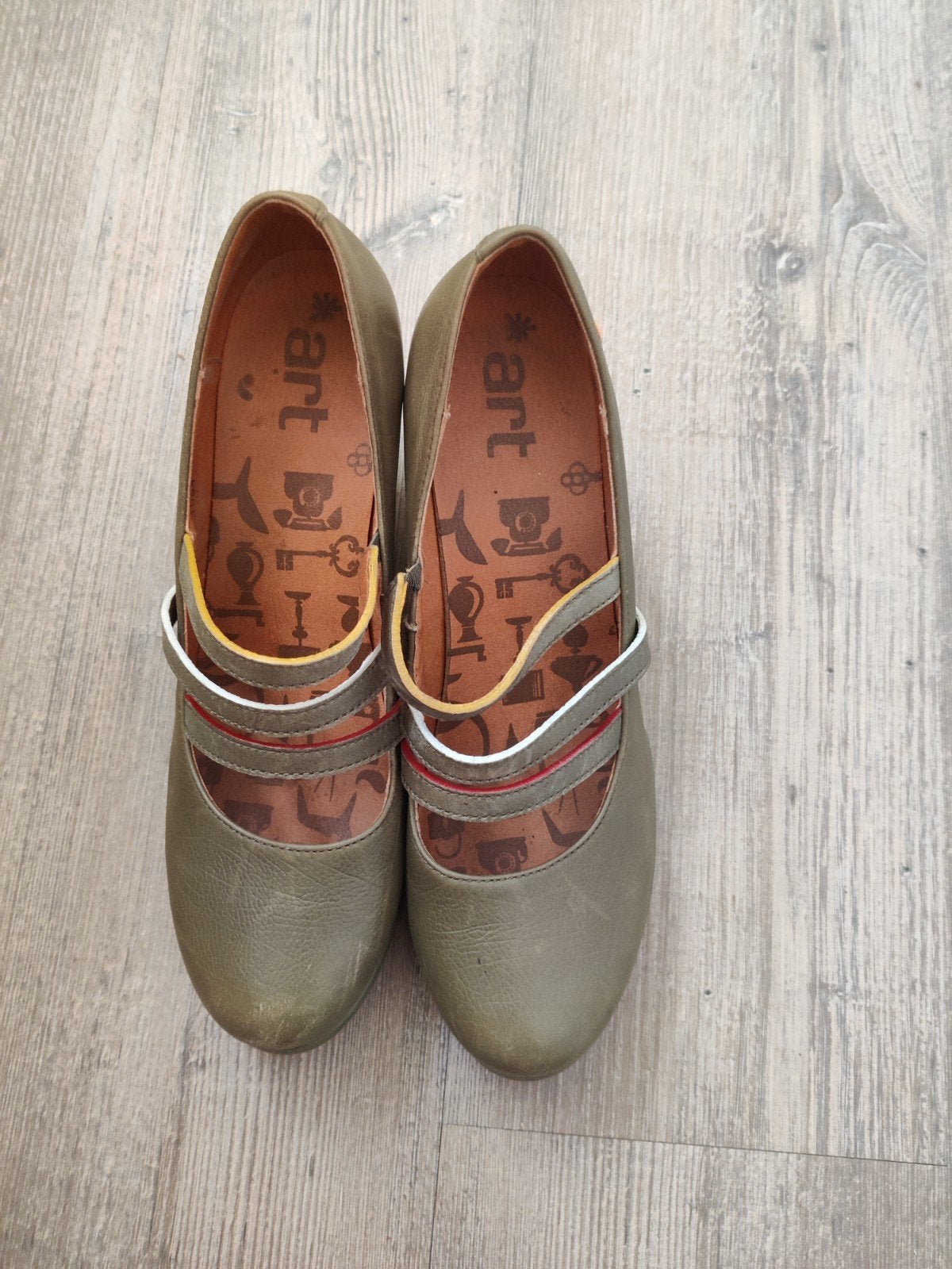 The Art Company pumps kaki 42, Schoenen met lage hakken, Ophalen of Verzenden, Zo goed als nieuw, The Art Company