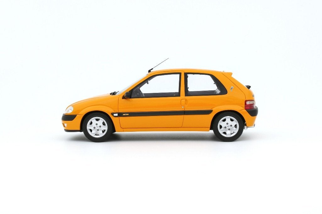 OttoMobile 1:18 Citroen Saxo 1.4 BIC Ph. 2 Orange Mango 2000, OttOMobile, -, Nieuw, Ophalen of Verzenden