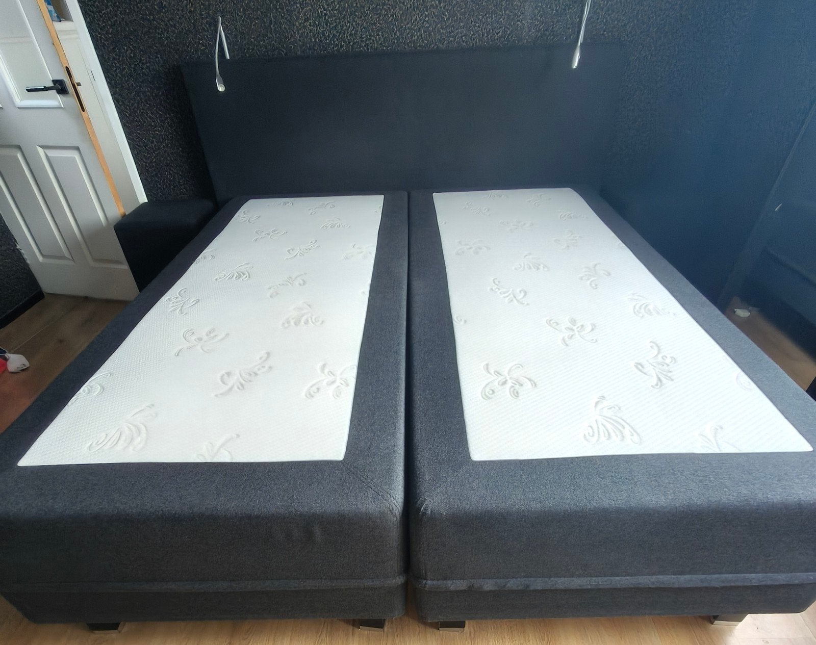 Swiss Sense Boxspring 180x210 met nachtkastjes en lampen, Gebruikt, 210 cm, Tweepersoons, Ophalen of Verzenden