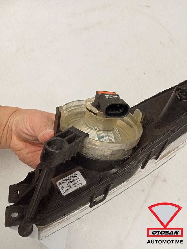 Opel Insignia A Mistlamp Rechts Voor 662588537R, Gebruikt, Opel Automobile GmbH, Ophalen of Verzenden, Kontakt@opel-infoservice.de