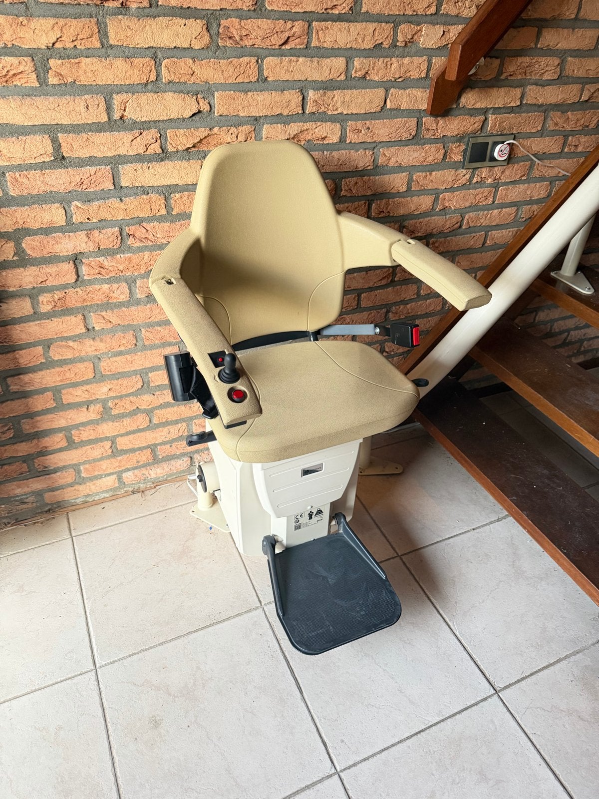 Handicare traplift met afstandbediening, functioneerd 100%, Diversen, Trapliften, Ophalen, Gebruikt, Met bocht